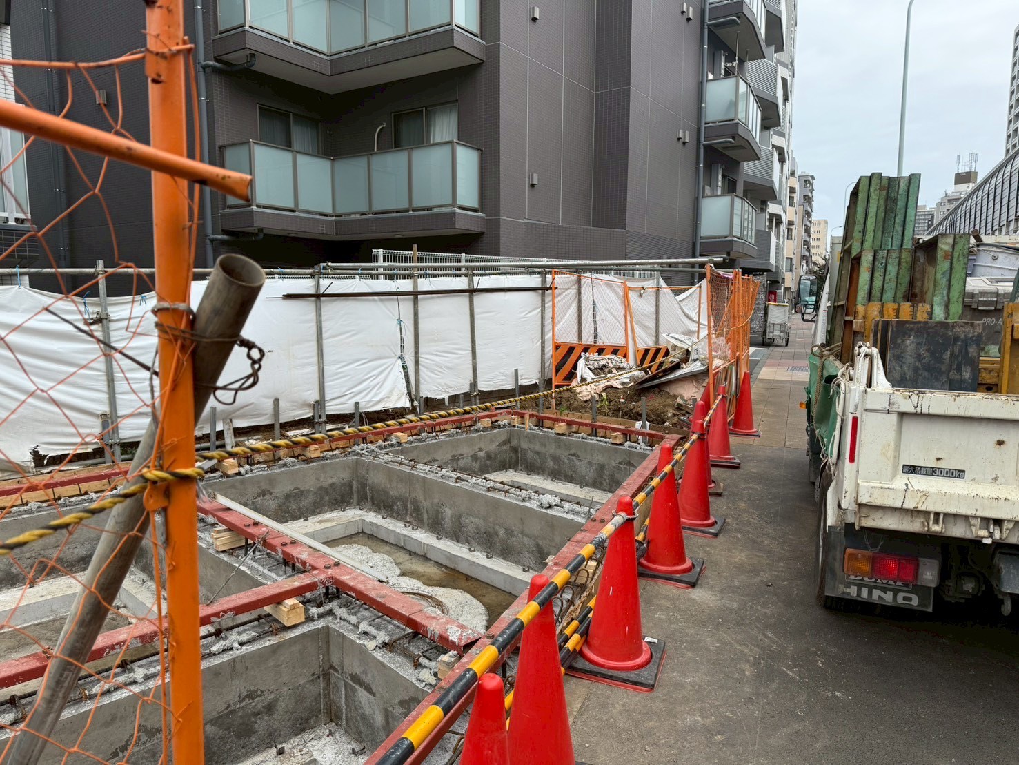 基礎地中梁型枠解体工事