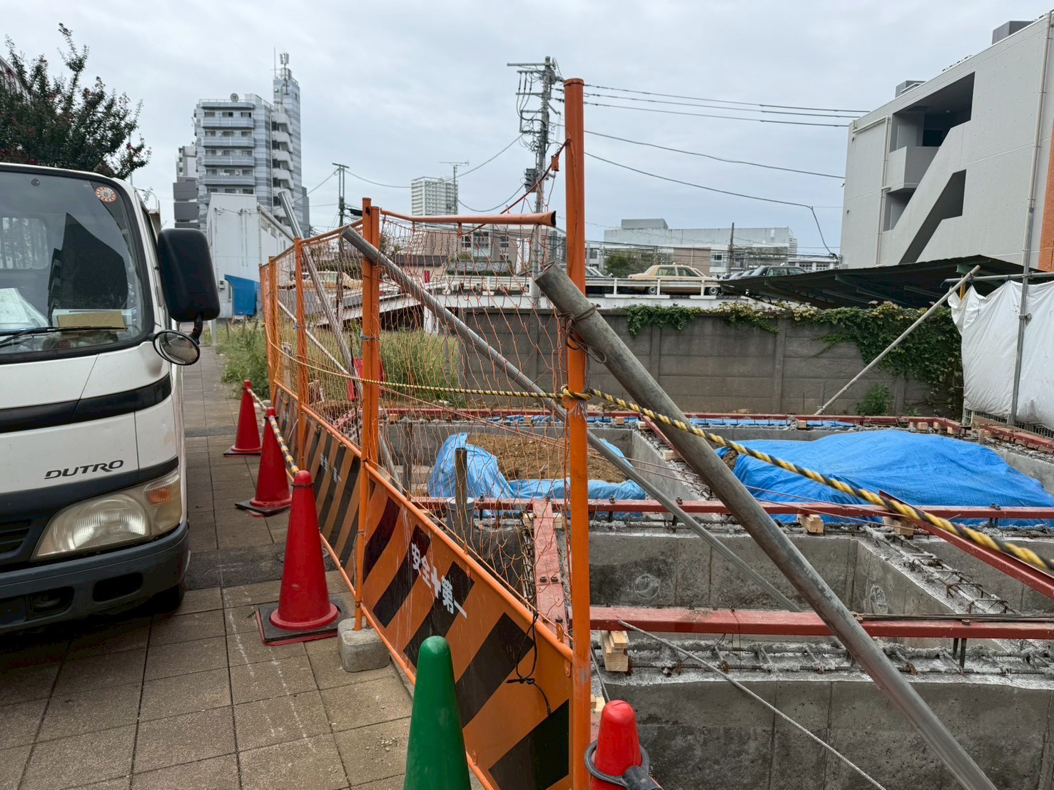 基礎地中梁型枠解体工事