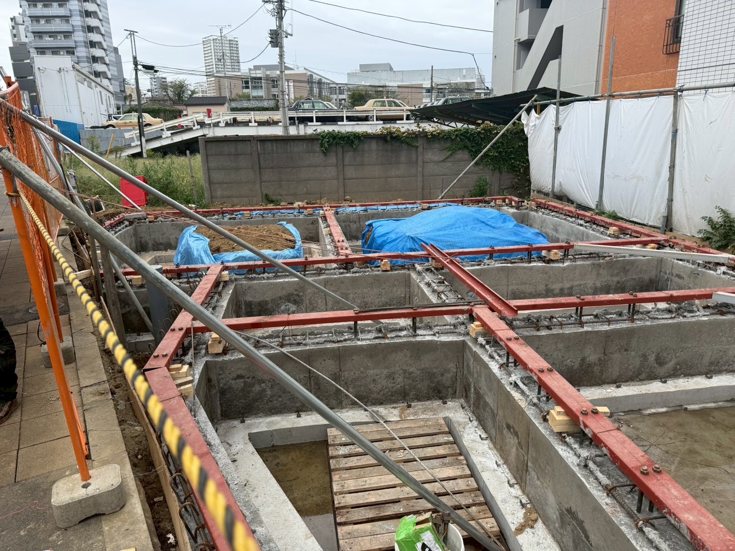 基礎地中梁型枠解体工事